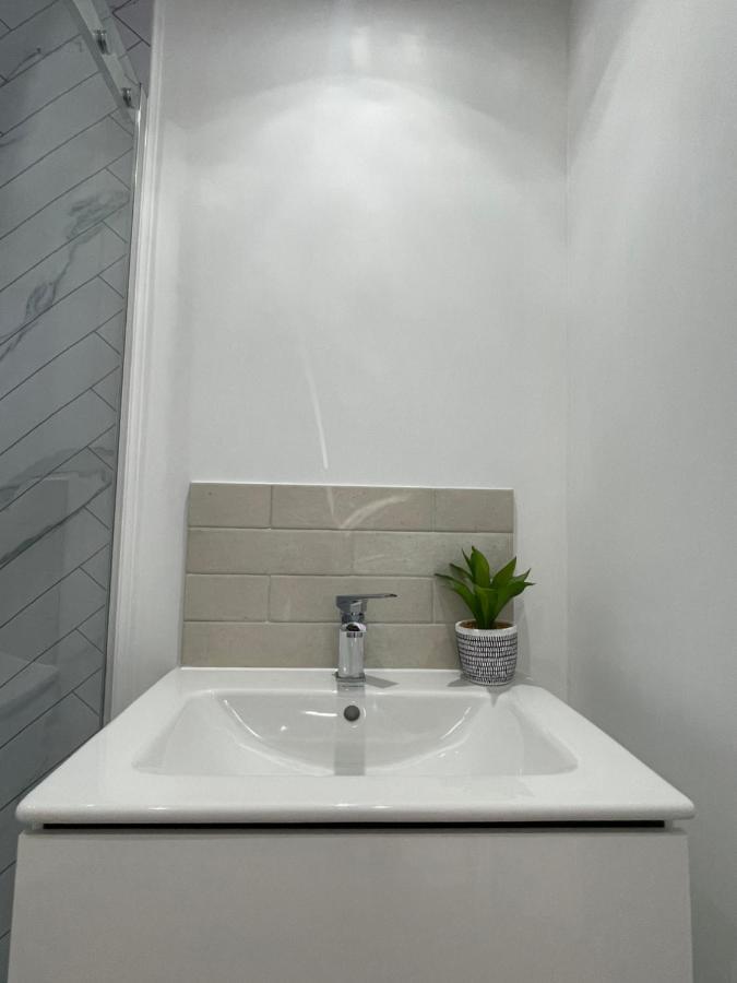 Salt Life Modern Apartment Brighton Exterior photo